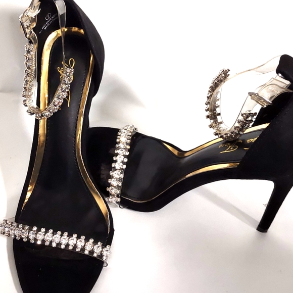 Heels - Picture 3 of 3